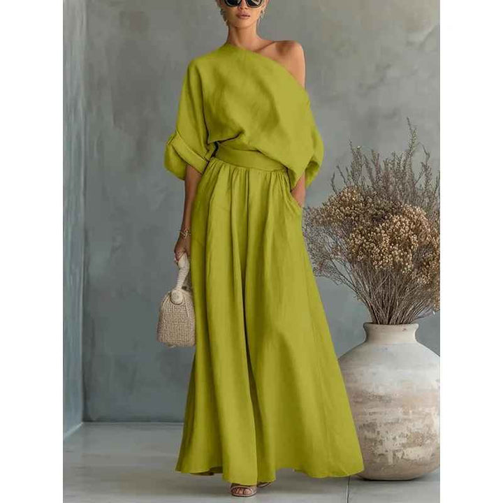 Lisa | Loose-fitting off-the-shoulder top and tapered pants