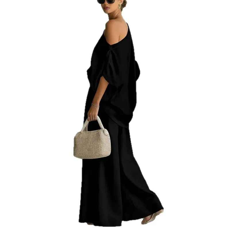 Lisa | Loose-fitting off-the-shoulder top and tapered pants