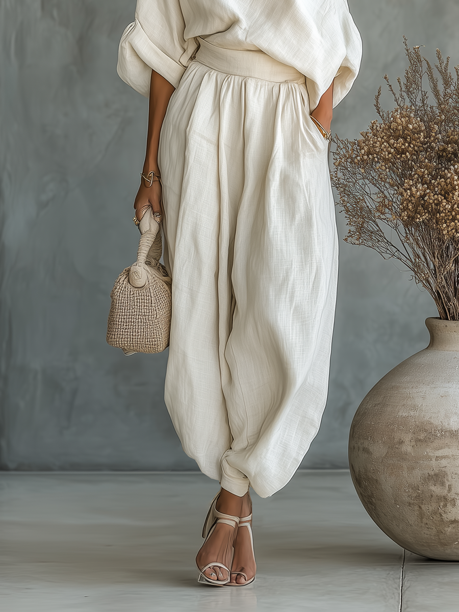 Lisa | Loose-fitting off-the-shoulder top and tapered pants