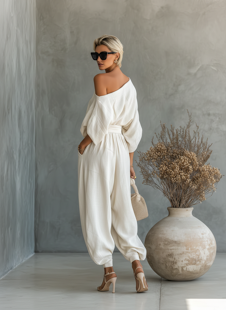 Lisa | Loose-fitting off-the-shoulder top and tapered pants