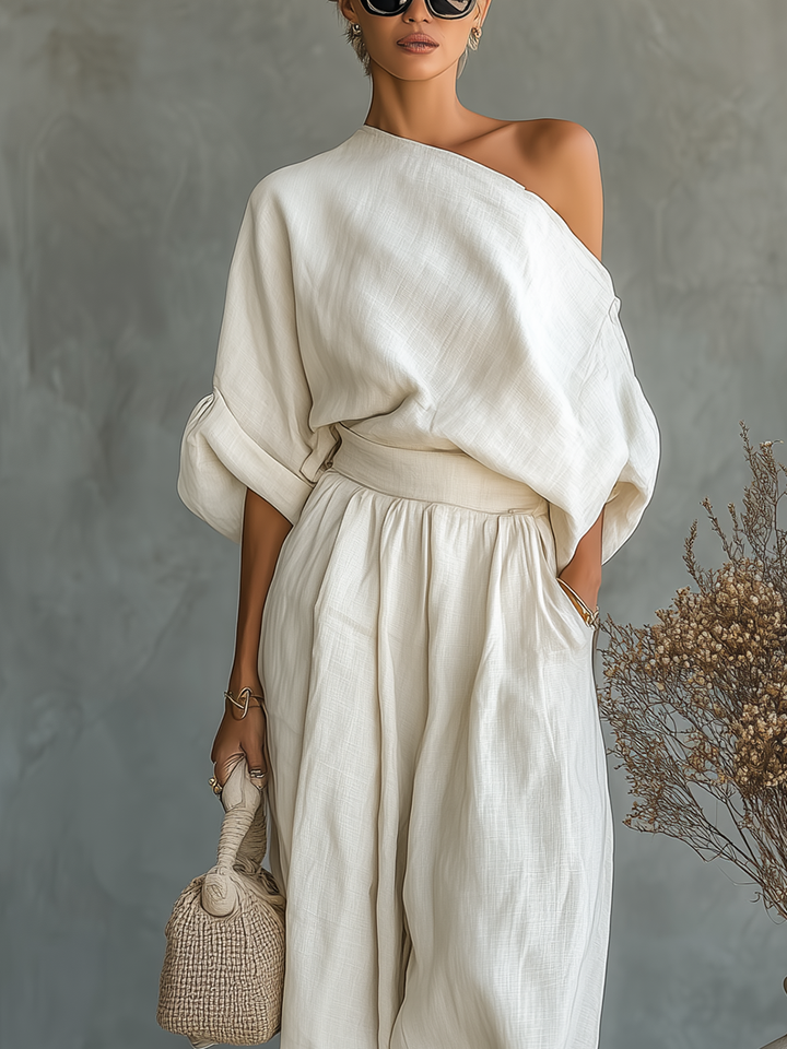 Lisa | Loose-fitting off-the-shoulder top and tapered pants